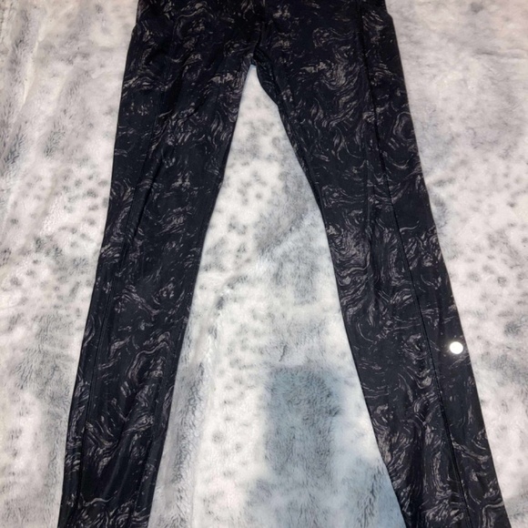 6 pairs of size 6 Lululemon - Picture 5 of 11